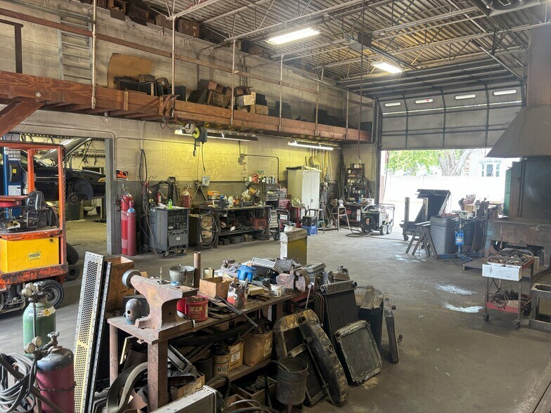 More Photos Of 14447 E 9 Mile Rd, Warren Auto Repair For Sale