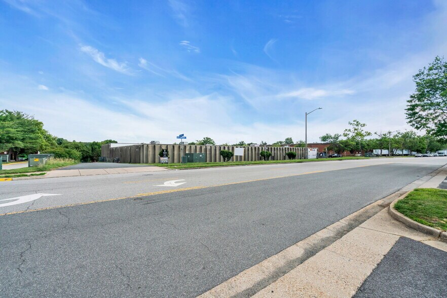 More Photos Of 5731 General Washington Dr, Alexandria Distribution For Sale