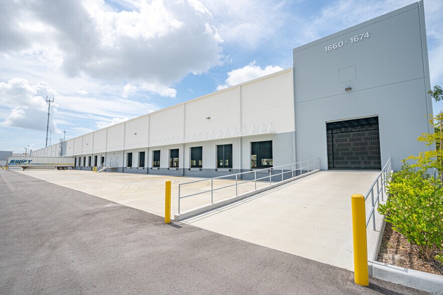 More Photos Of 1620 NW 215th St, Miami Gardens Unknown For Lease