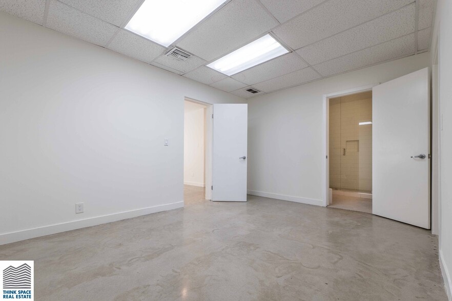 More Photos Of 913-915 N Highland Ave, Los Angeles Showroom For Sale