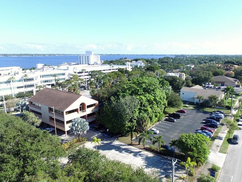 More Photos Of 500 SE Osceola St, Stuart Medical For Sale