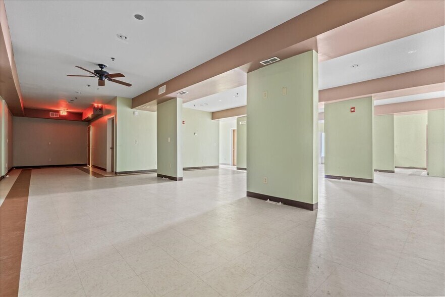 More Photos Of 1903 Grand Central Ave, Vienna General Retail For Sale