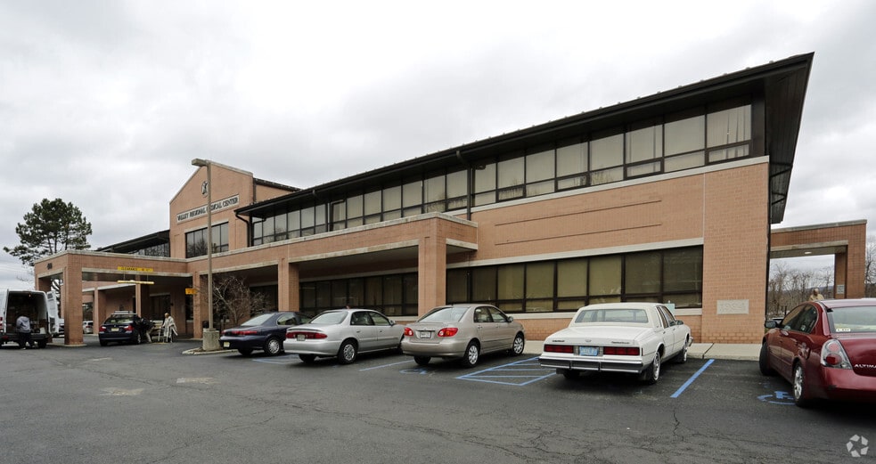 More Photos Of 400 Franklin Tpke, Mahwah Medical For Lease