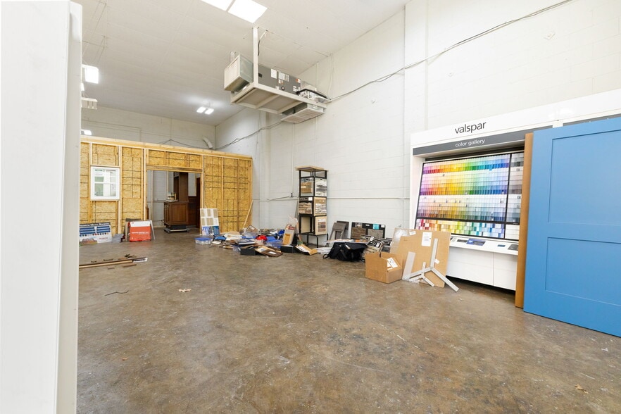 More Photos Of 728 N Main St, Emporia Auto Repair For Sale