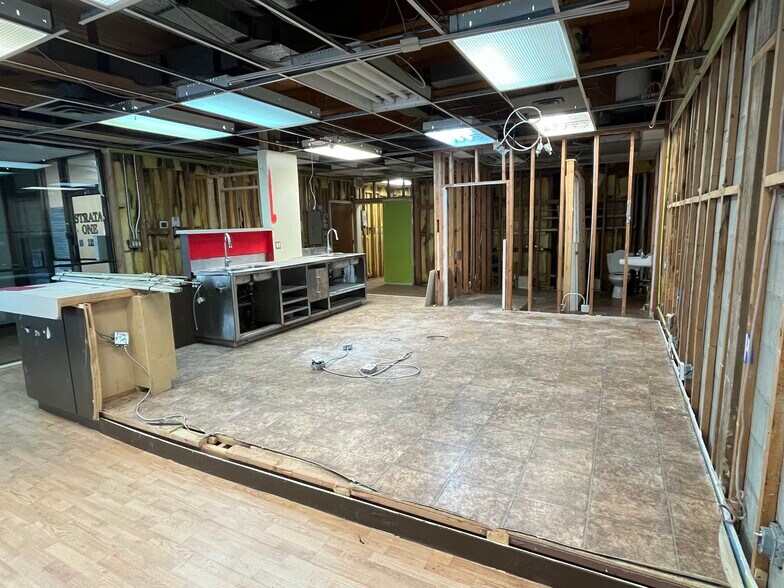 More Photos Of 134 14th St E, North Vancouver Office For Sale