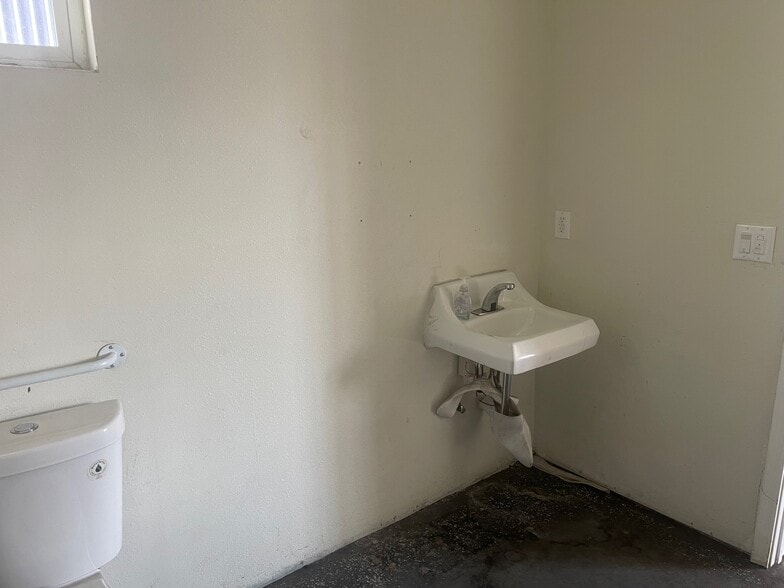 More Photos Of 728 Sanford Ave, Wilmington Land For Lease