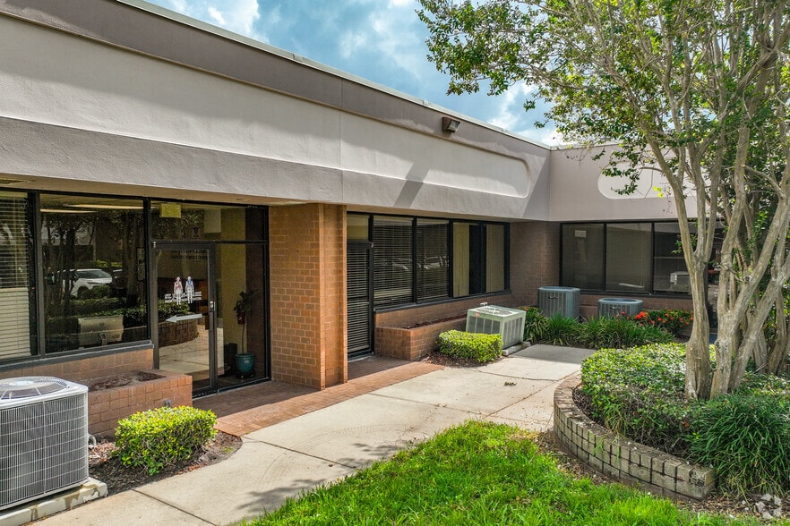 More Photos Of 13830 N 58th St, Clearwater Unknown For Lease