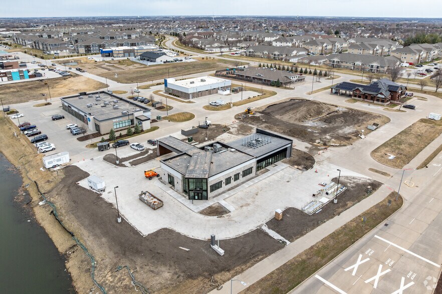 More Photos Of 1145 University Ave, Waukee Bank For Lease