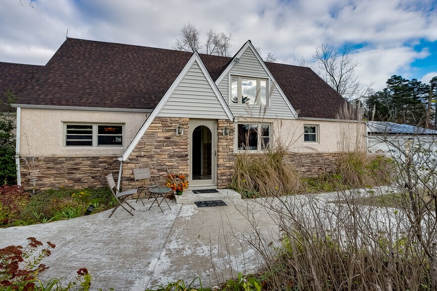 More Photos Of 1662 Route 206, Southampton Specialty For Sale