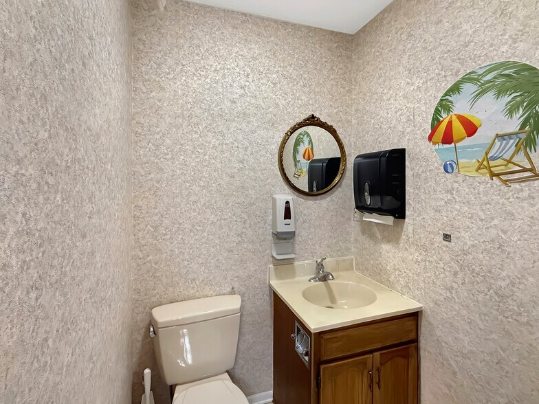 More Photos Of 420 Durant St, South Hill Office For Sale