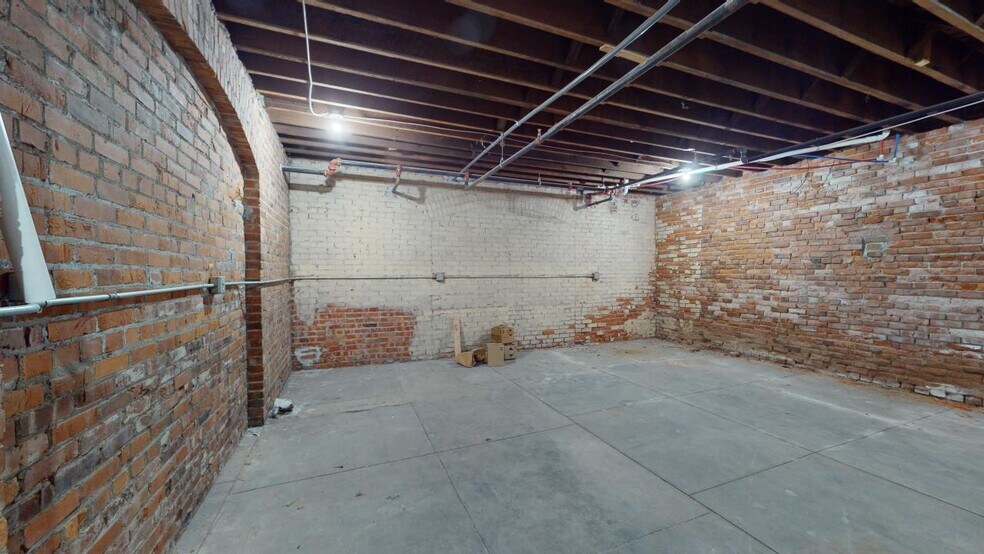 More Photos Of 112 W 2nd St, Grand Island Light Distribution For Lease