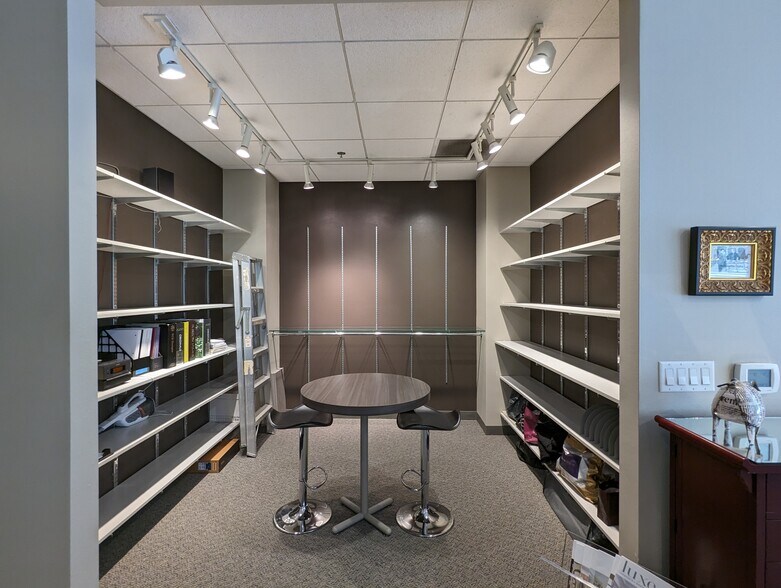 More Photos Of 11123-11137 N Wauwatosa Rd, Mequon Loft Creative Space For Lease