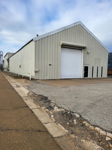 Primary Photo Of 411 S Commerce St, Kilgore Industrial For Lease