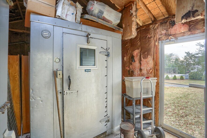 More Photos Of 145 Chamberlaine Ave, Pottsville Restaurant For Sale