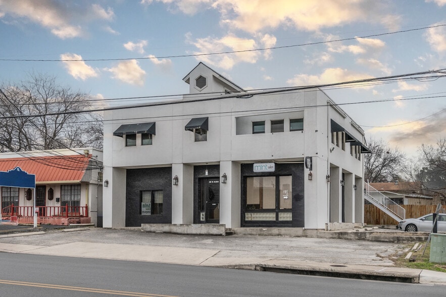 More Photos Of 250 W Olmos Dr, San Antonio Storefront Retail Office For Lease