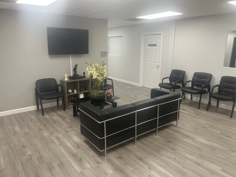 More Photos Of 6618 San Fernando Rd, Glendale Office For Lease