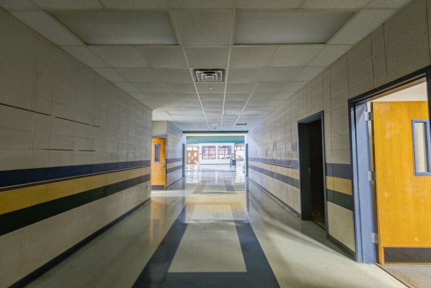 More Photos Of 18425 Main St, Woodbury Schools For Sale