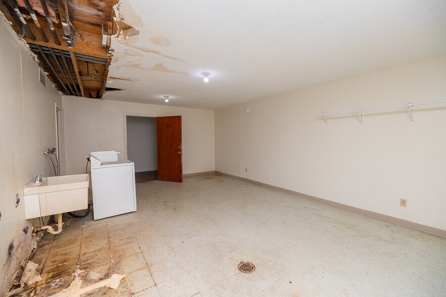 More Photos Of 2520 E Lincoln St, Wichita Apartments For Sale