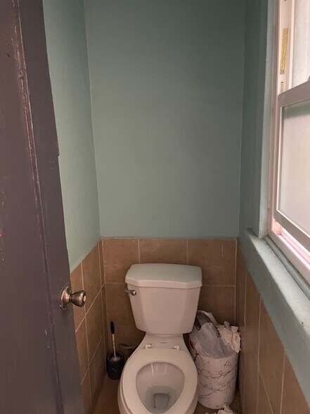 More Photos Of 543 Broad Ave, Wilmington Apartments For Sale