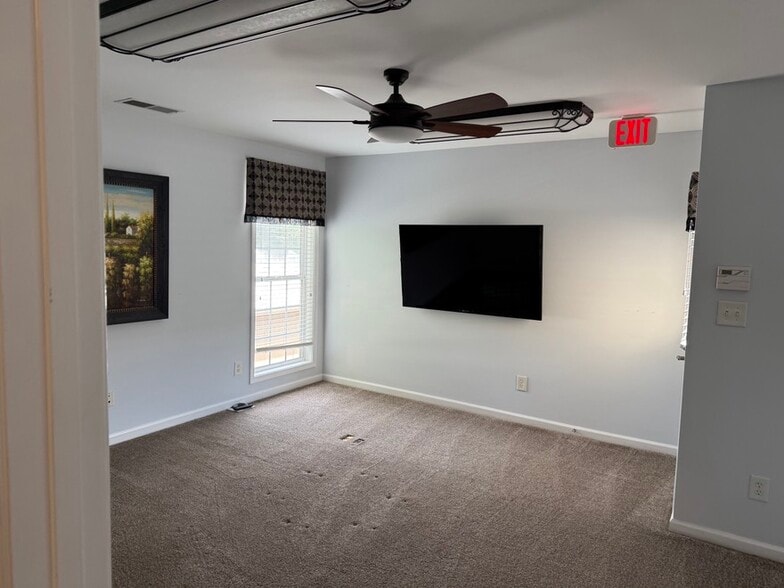 More Photos Of 208 S Hill St, Buford Office Residential For Lease