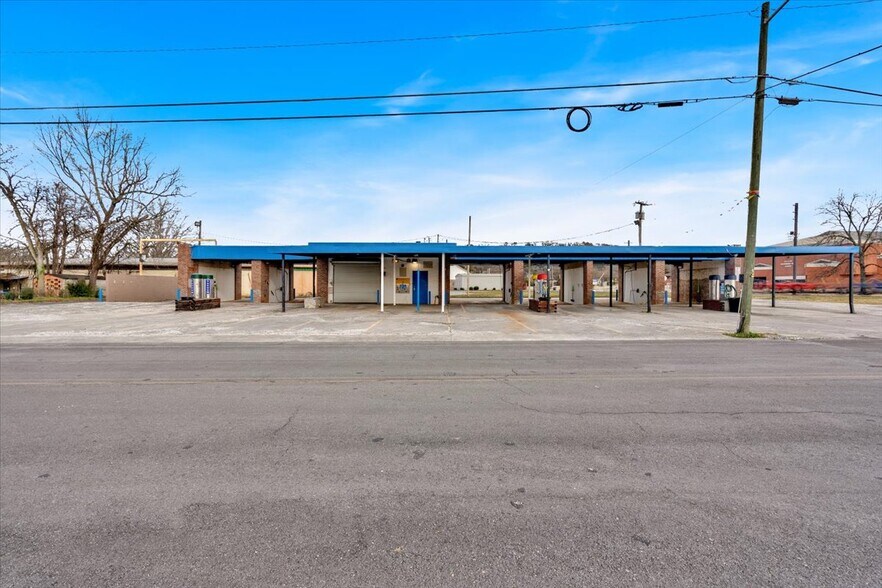 More Photos Of 102 S Fair St, Calhoun Carwash For Sale