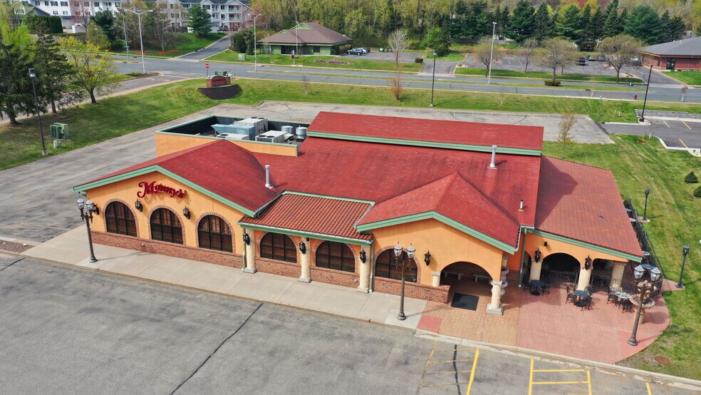 More Photos Of 4207 Oakwood Hills Pkwy, Eau Claire Restaurant For Sale