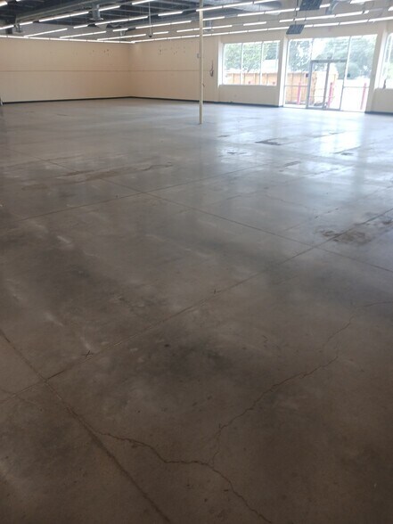 More Photos Of 901 US 49, Marvell Convenience Store For Lease