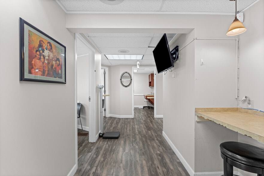 More Photos Of 10131-10137 West Florissant Ave, Saint Louis Office For Sale