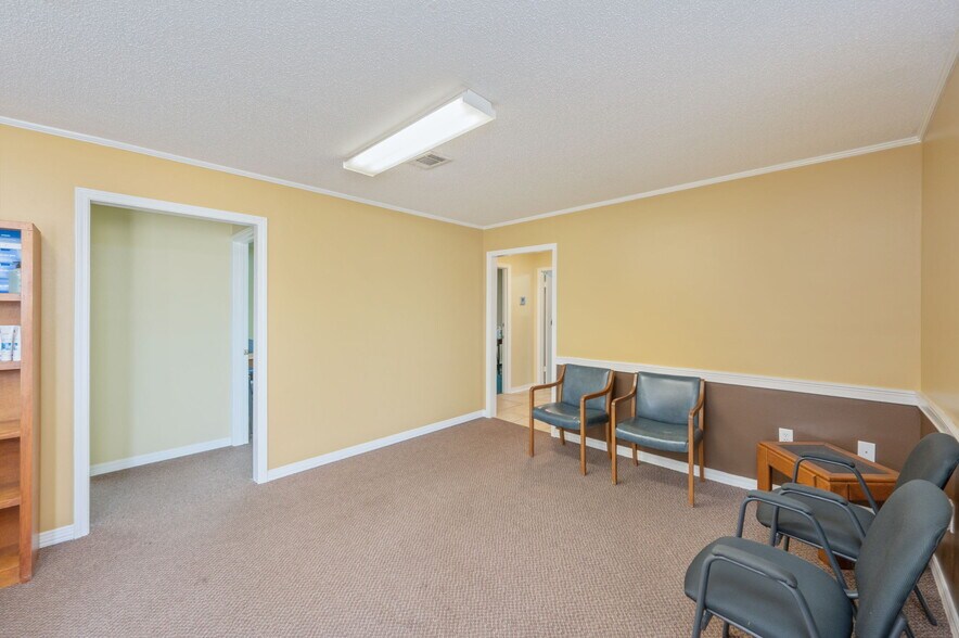 More Photos Of 1078 S Ferdon Blvd, Crestview Medical For Sale