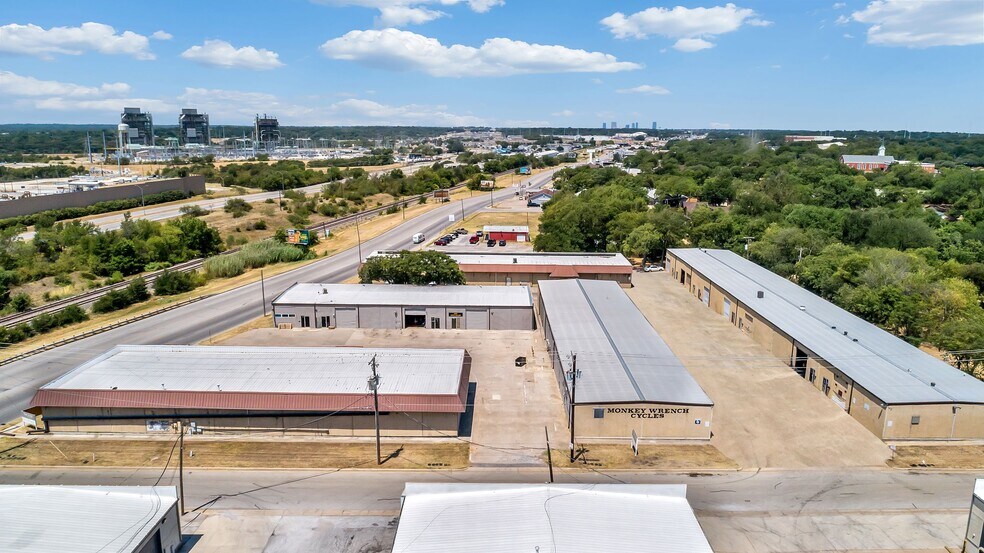 More Photos Of 6933 E Lancaster Ave, Fort Worth Warehouse For Lease