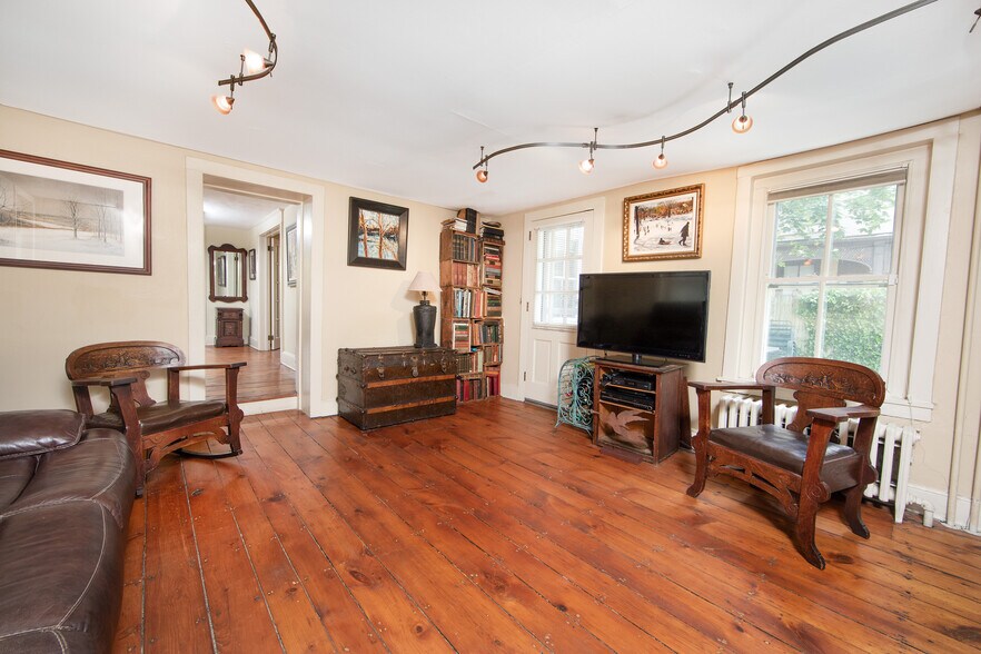 More Photos Of 69 E Oakland Ave, Doylestown Office For Sale