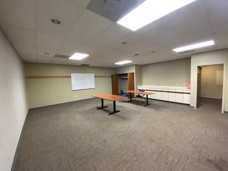 More Photos Of 201 Devonshire Dr, Champaign Medical For Lease