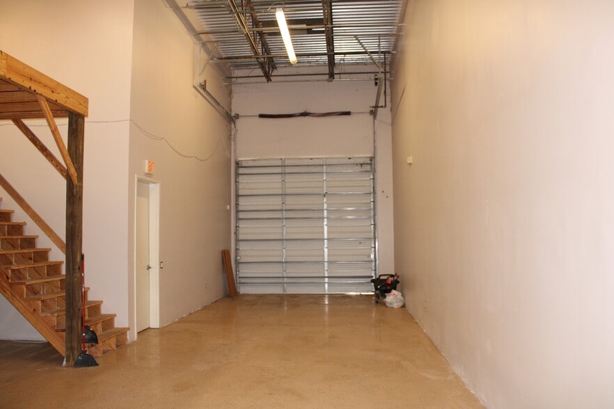 More Photos Of 12960 Commerce Lakes Dr, Fort Myers Warehouse For Sale