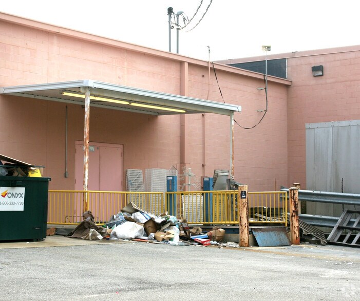 More Photos Of 700-726 Academy Dr, Bessemer Freestanding For Lease