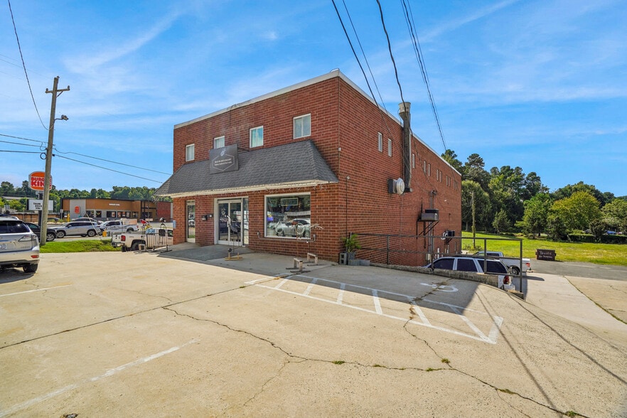 More Photos Of 225 S Madison Blvd, Roxboro Storefront Retail Office For Sale