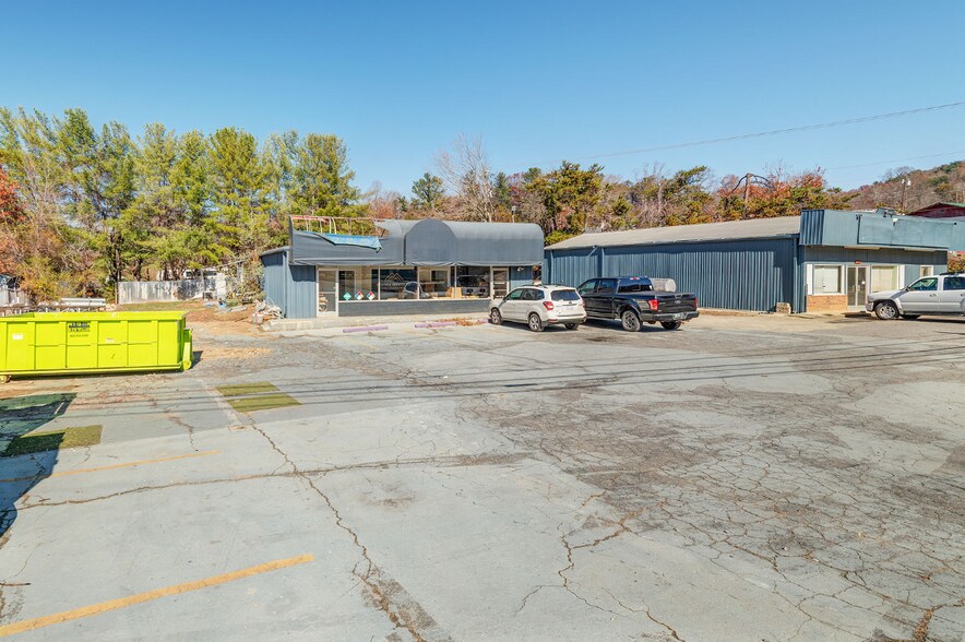 More Photos Of 2064 Us-70, Swannanoa Freestanding For Sale