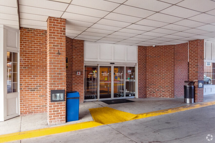 More Photos Of 1211 N Glebe Rd, Arlington Hotel For Lease