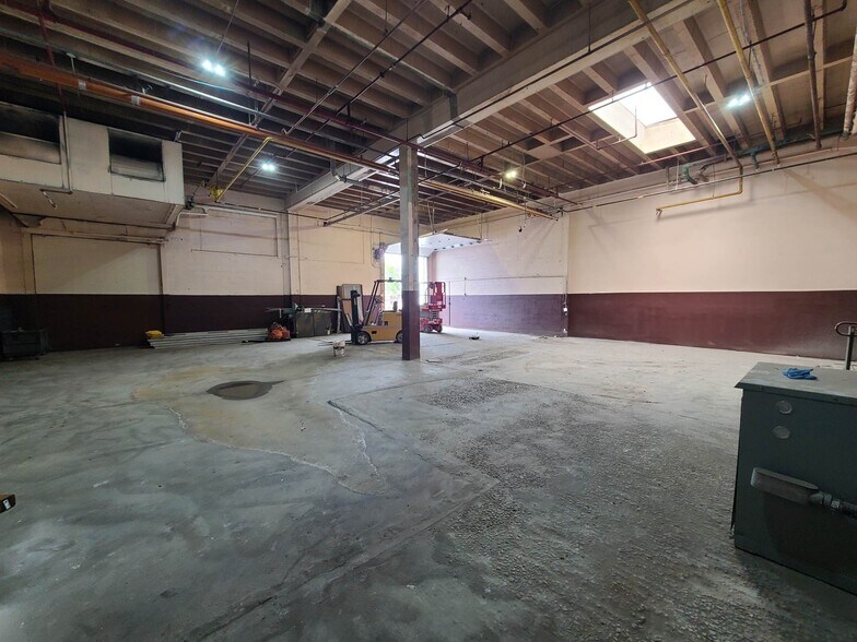 More Photos Of 12210 Mount Lawn Rd, Edmonton Manufacturing For Sale