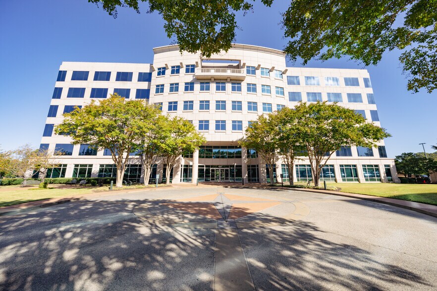 More Photos Of 1000 Ridgeway Loop, Memphis Office For Lease