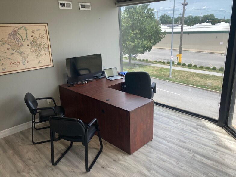 More Photos Of 7208 Wornall Rd, Kansas City Storefront Retail Office For Sale