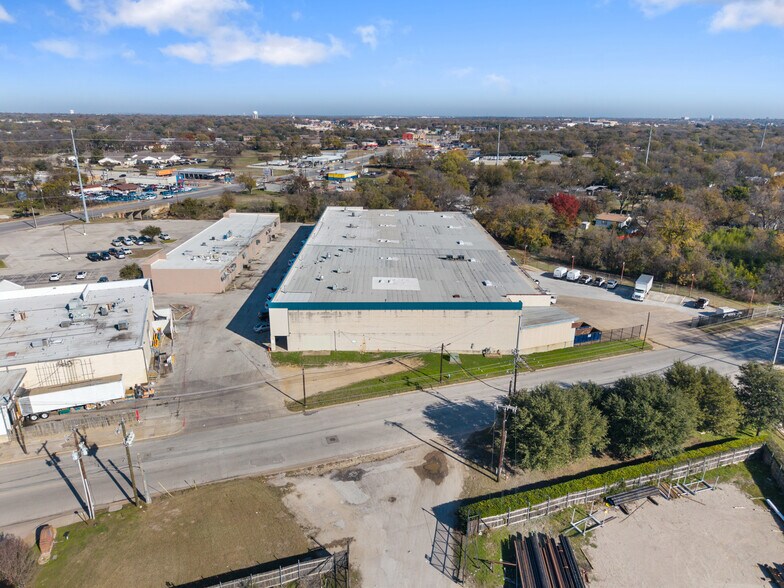 More Photos Of 5305 Midway Rd, Haltom City Distribution For Lease