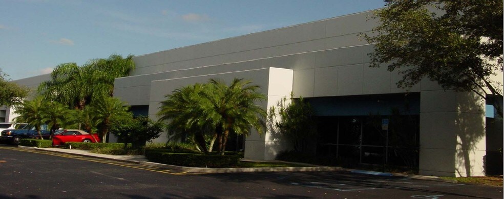 More Photos Of 13801-13807 NW 4th St, Sunrise Warehouse For Lease