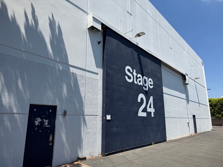 More Photos Of 13927 Saticoy St, Panorama City Movie Radio TVStudio For Lease