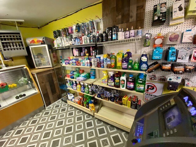 More Photos Of 122 N Main St, Norwich Storefront Retail Residential For Lease