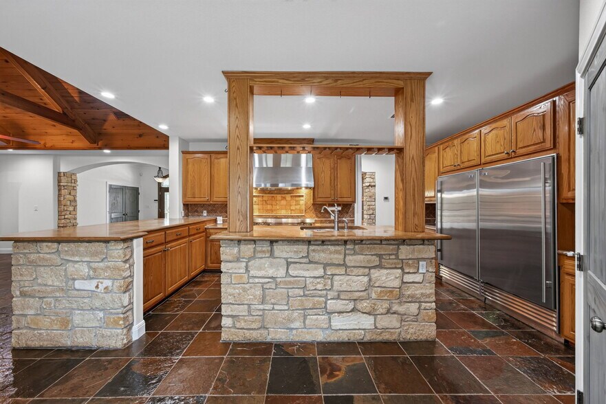 More Photos Of 2234 Highway 90 w, Castroville Flex For Sale