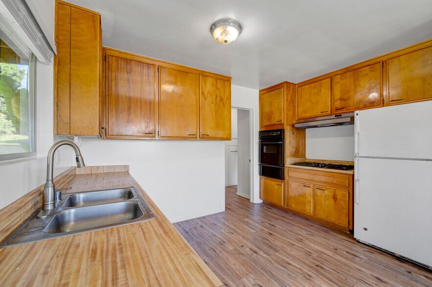 More Photos Of 330 9th St, Del Mar Apartments For Sale