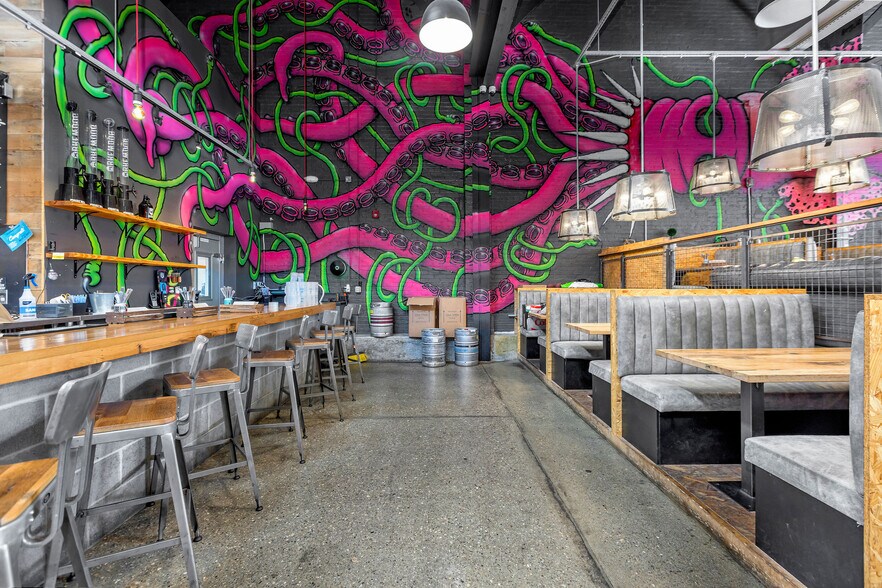 More Photos Of 316-320 Reading Rd, Cincinnati General Retail For Lease