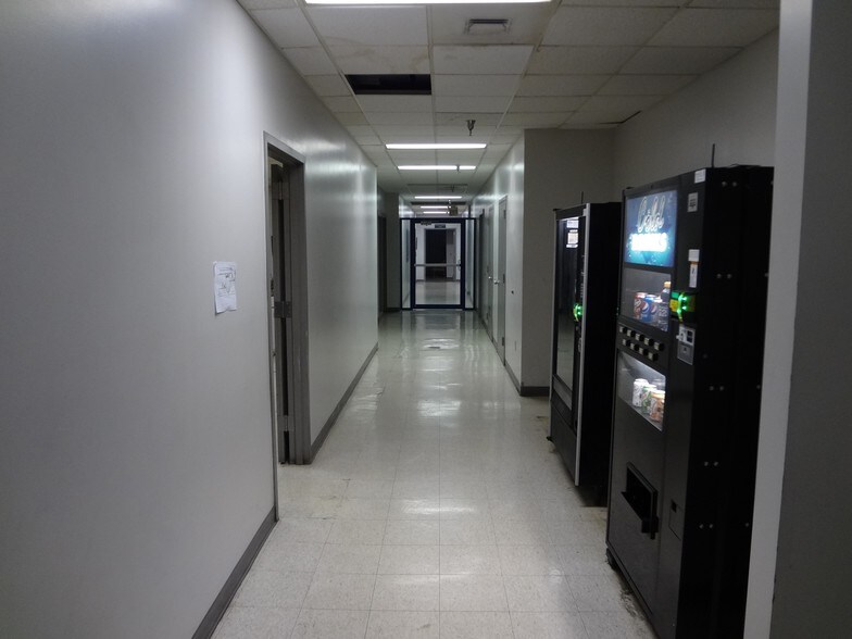 More Photos Of 222 W 6th St, Junction City Office For Sale