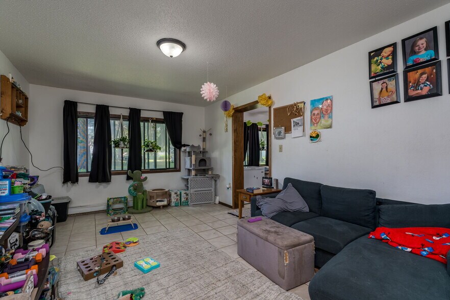 More Photos Of 3200 S Maple Ave, Slayton Apartments For Sale