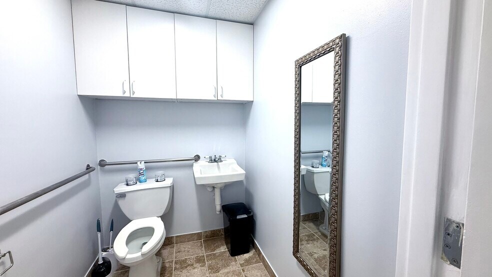 More Photos Of 561 Cranbury Rd, East Brunswick Medical For Sale